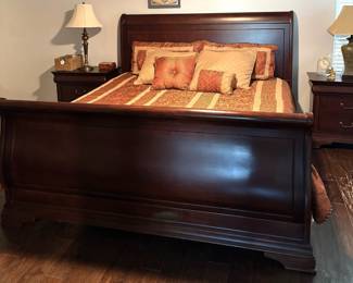 HAVERTY'S KING SIZE BED WITH VERY COMFY TEMPURAPEDIC MATTRESS AND BOX SPRINGS.