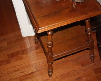 Vintage square wood table w/shelf