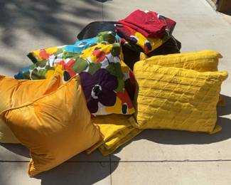 Colorful Queen Bedding Set Throw Pillows