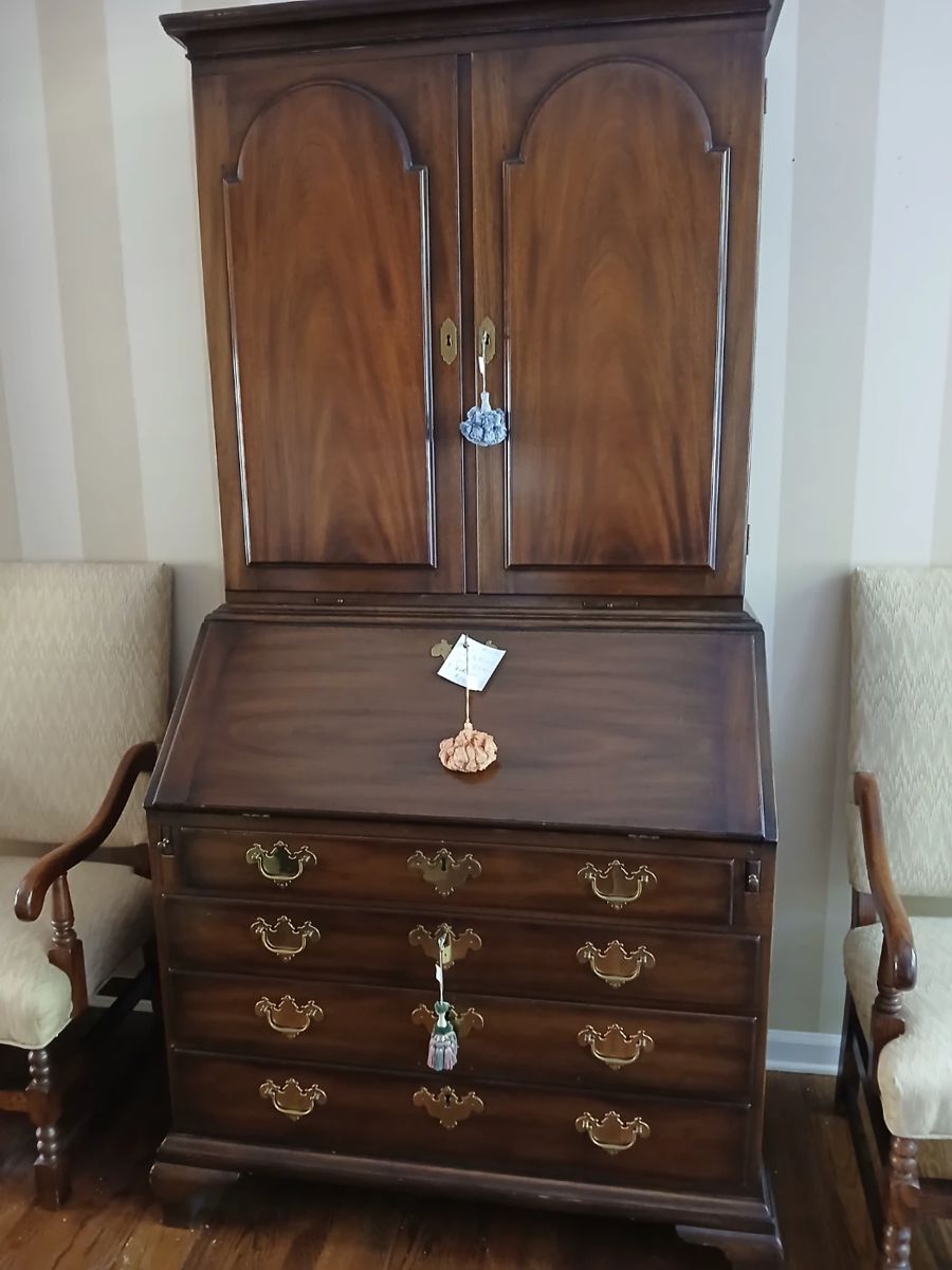 LOVELY BLINDFRONT SECRETARY BOOKCASE WITH 3 SECTION AND KEYS BY KITTINGER