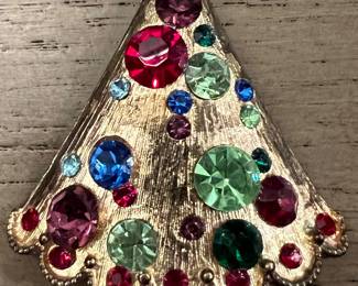Vintage Xmas Tree Pin