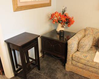 ANOTHER END TABLE WITH AN ACCENT TABLE
