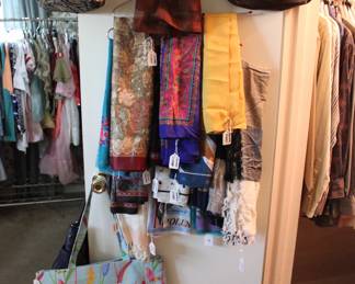 LADIES PURSES AND SCARFS