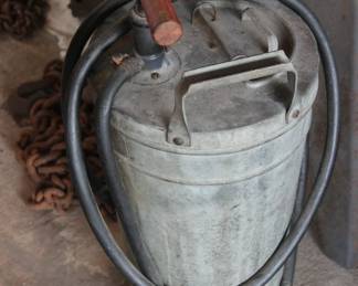 VINTAGE HAND PUMP FIRE EXTINGUISHER USED IN THE EARLY 1900'S FOR FIGHTING FORREST FIRES