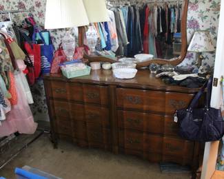 NICE 6 DRAWER DRESSER