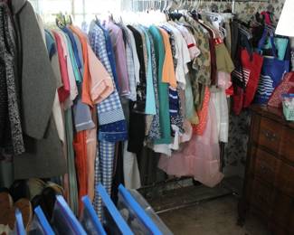 LARGE SELECTION OF CLOTHING