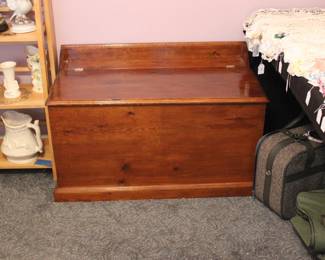 CEDAR CHEST