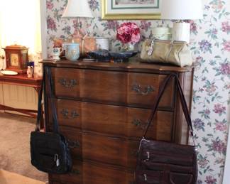 5 DRAWER CHEST OF DRAWERS THAT MATCHES THE DRESSER