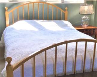 Natural Maple Shaker style Queen Bed w/Mattress