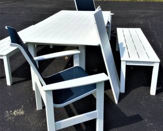 Telescope Casual Table with 2 Leaves, 2 Benches & 2 Chairs. With leaves added the table extends to 12'!
