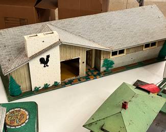 Metal doll house/train bldg