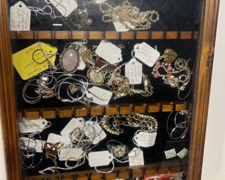 Lots of Jewelry