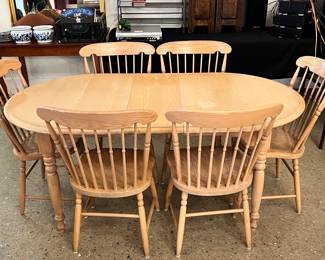 Oak table w/ 2 leaves, 6 chairs