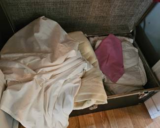 Chest, Linens
