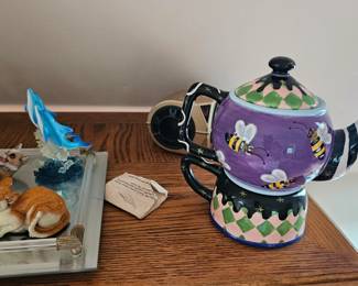 Tea Pot, Tchotchkes