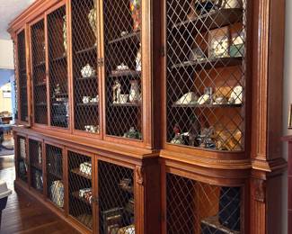 📚 Large Real Wood Bookcase for Sale 🪵
Beautiful, sturdy bookcase made of 100% real wood – no particle board!
• Spacious with plenty of shelving for books, décor, or storage
• Classic design that fits any room style
• Solid and durable – built to last
Perfect for a home office, living room, or study.