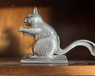 Squirrel nut cracker