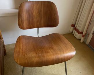Eames Chair - original authentic
This is an Eames Molded Plywood Lounge Chair with a Metal Base, or an LCM Chair, initially designed by Charles and Ray Eames in 1946. This particular piece was produced by Herman Miller in the USA in 1952. It features a molded five-ply bent wood seat and back with a walnut veneer, and has chromed-steel tubular legs. It retains its original rubber shock mounts to prevent jarring movements.
This chair measures 24.25 inches deep, 22.25 inches wide, and 26.5 inches high. It has a seat height of 15.5 inches. The front panel has some veneer chips on it, and there is a mark on the seat panel. There is slight pitting and patina on the metal frame. We have intentionally left this piece in untouched condition. Overall, this chair is in good condition with some signs of use.