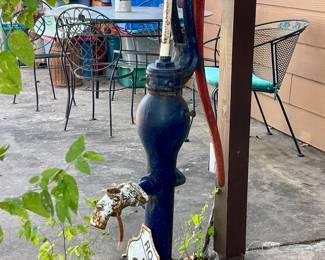 ANTIQUE WATER PUMP