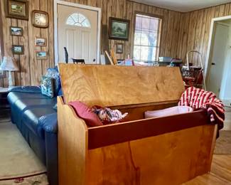 WOOD BLANKET BOX