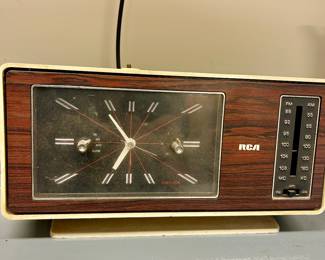 retro RCA clock radio