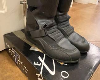 Triumph moto boots size 40