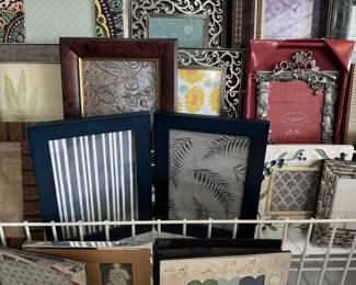 Assorted picture frames 