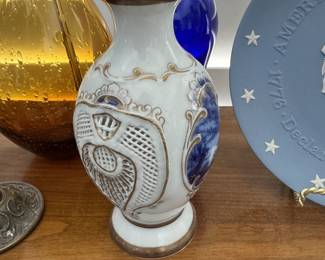 Blue and white ‘lace’ vase