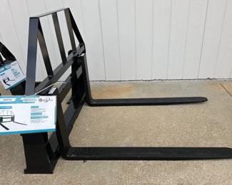 Skid Steer Adjustable Pallet Fork, Model SA11100