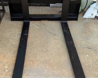 Skid Steer Adjustable Pallet Fork, Model SA11100