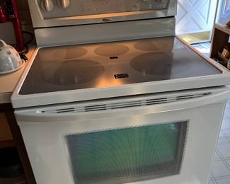Whirlpool Electric oven (pick up at end of sale)