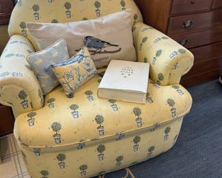 Swivel upholstered side chair