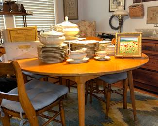 Mid Century Dining Table with 3 leaves 