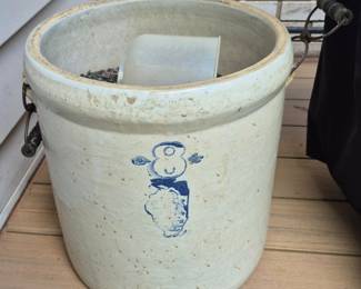 8 gallon White Hall crock! (bird seed included)