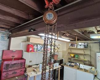 Engine Hoist.