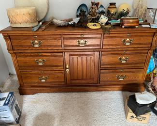 Lexington dresser