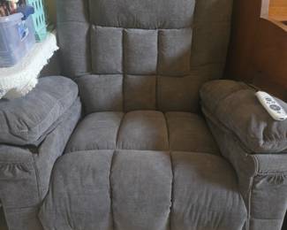 Power Lift chiar with heat & massage 