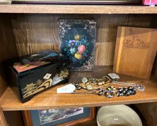 Japanese Black Laquer Musical Jewelry Box - Jewelry - Holy Bible