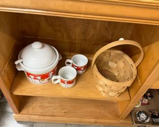 Campbells Soup Tureen & Cups - Basket