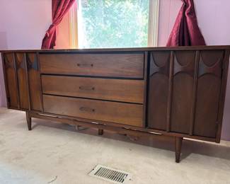 mcm dresser