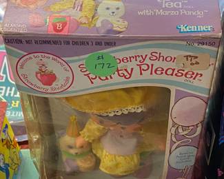 Boxed Strawberry Shortcake Party Pleaser/Almond Tea