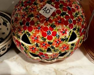 #558	polish pottery jack-o-lantern 	 $40.00 			
