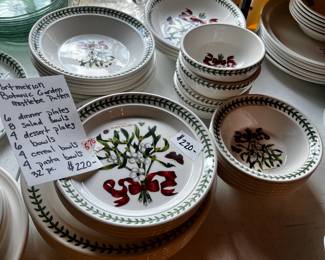 #564	Portmeirion Botanic Garden Mistletoe Pattern, 32 pieces	 $220.00 			
