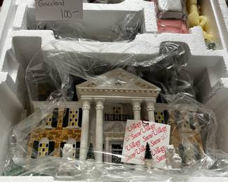 #621 Department 56 Elvis Presley's Graceland village $100.00