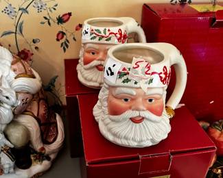 #572	Fitz and Floyd 2 Santa mugs	 $24.00 			
