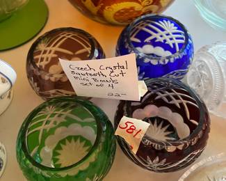 #581	Czech Crystal sawtooth cut mini bowls, set of 4	 $22.00 			
