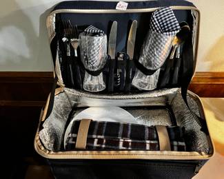 #530	wine picnic basket in zip up case	 $20.00 			
