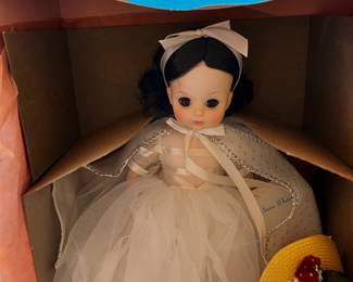 #606	Madame Alexander doll Snow White in white dress 13" tall in box	 $20.00 			
