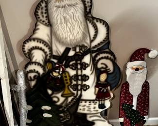 #462	wood display Santa 4 foot tall	 $20.00 			
