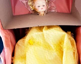 #607	Madame Alexander doll Sleeping Beauty in yellow dress  13" tall	 $20.00 			
